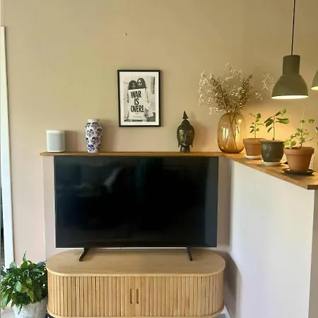 Two With Balcony, Bright And Quiet Location شقة *