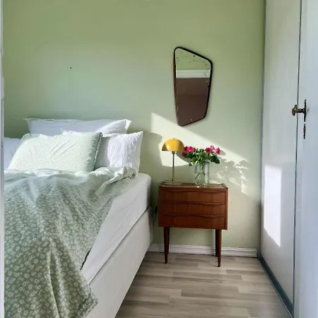 Two With Balcony, Bright And Quiet Location Appartement *