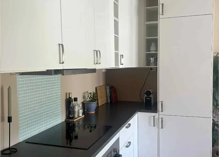 Two With Balcony, Bright And Quiet Location Appartement *