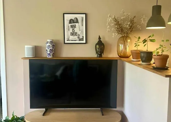 Two With Balcony, Bright And Quiet Location شقة *