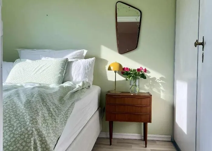 Two With Balcony, Bright And Quiet Location شقة *